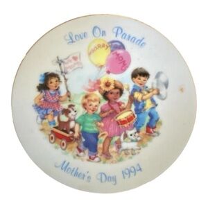 Vintage Mother's Day 1994 'Love On Parade' Decorative Plate - Multicolor
